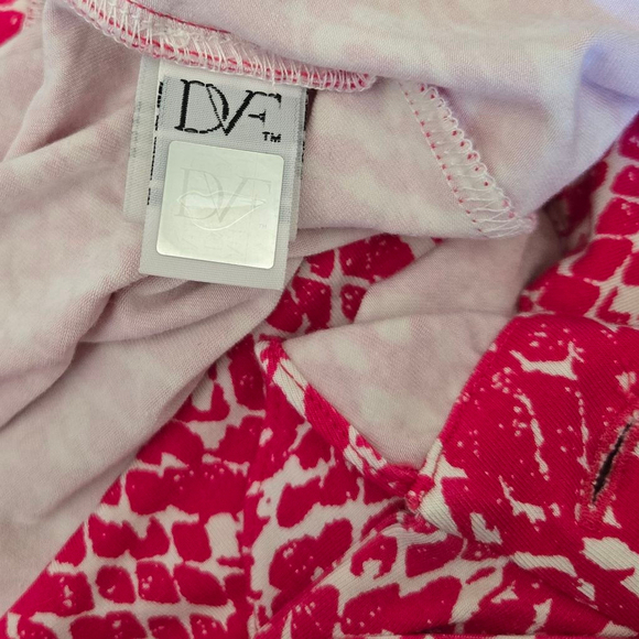 Diane von Furstenberg DVF Fuschia wrap romper Size 2 Pink - Picture 10 of 10